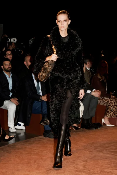 Look 18
